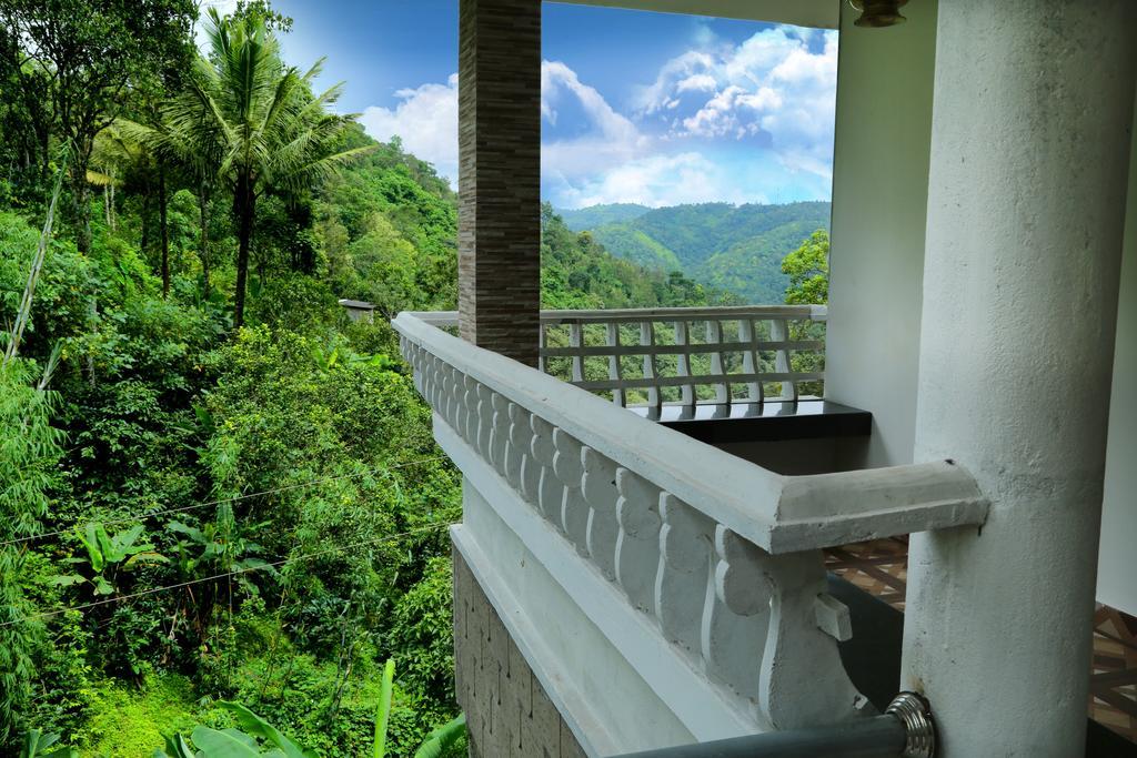 Spring And Valley View Thekkady Exterior photo